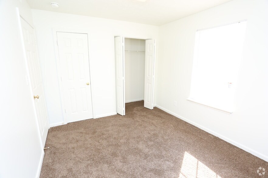 More Photos Of 3130 Saint Anthony Gardens Dr, Louisville Apartments For Sale