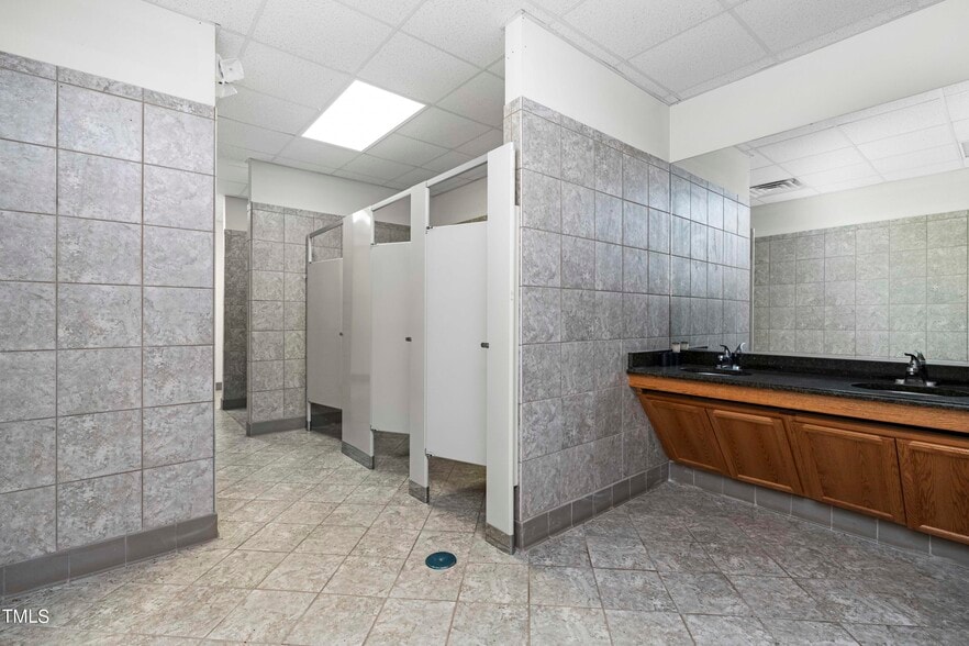 More Photos Of 5706 Chapel Hill Rd, Raleigh Office Residential For Lease