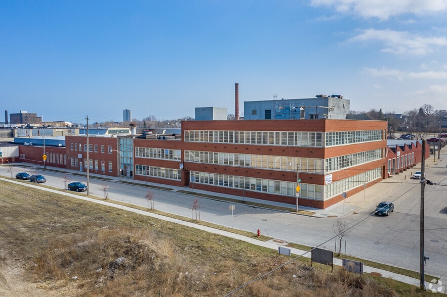 Primary Photo Of 427-433 E Stewart St, Milwaukee Manufacturing For Lease