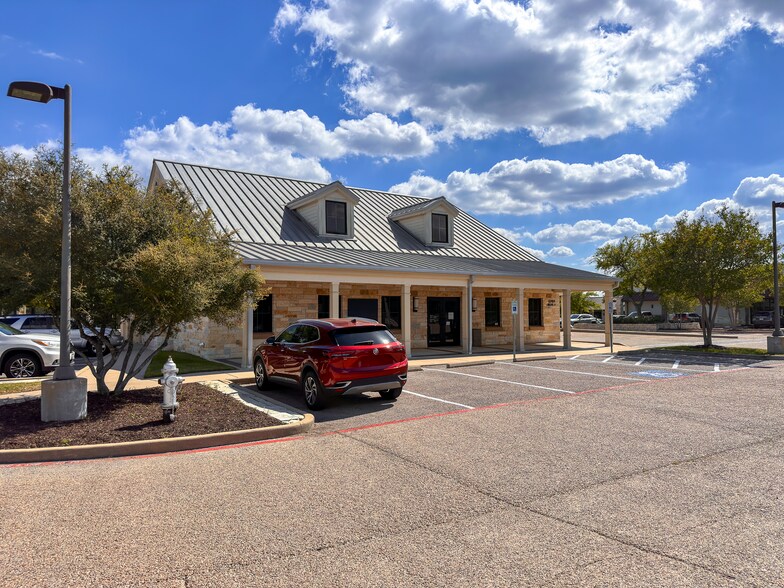 More Photos Of 12101 Bee Caves Rd, Austin Bank For Lease