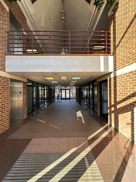 More Photos Of 4801 Hermitage Rd, Richmond Office For Lease