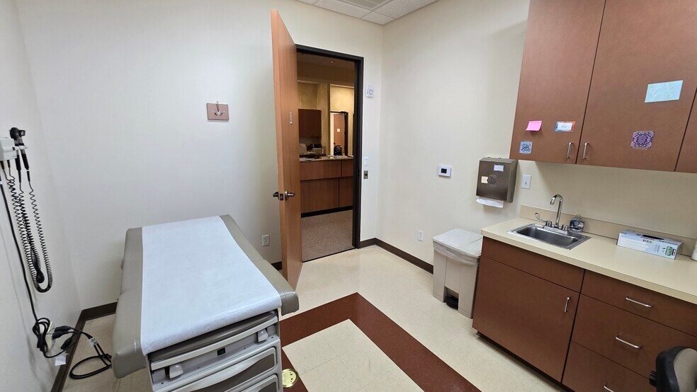 More Photos Of 11706 Fallbrook Dr, Houston Medical For Lease