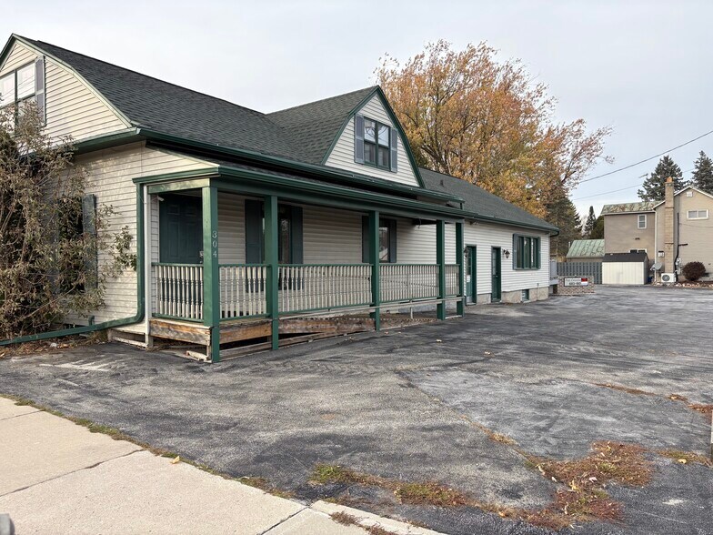 Primary Photo Of 304 N Rapids Rd, Manitowoc Freestanding For Lease
