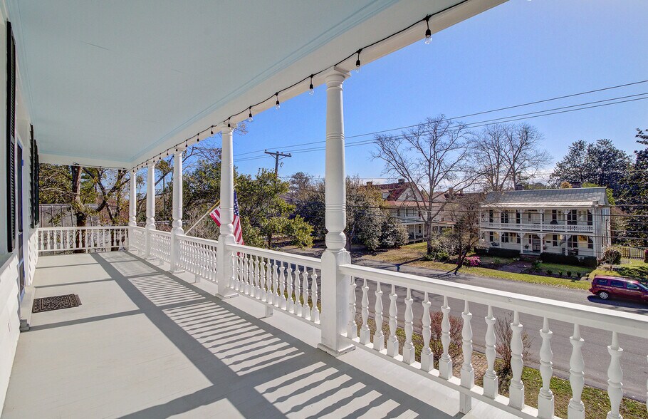 More Photos Of 112 S Magnolia St, Summerville Office Residential For Lease