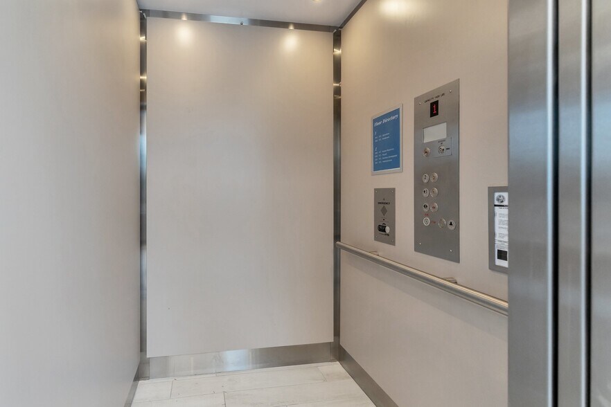 More Photos Of 131 S Country Club Rd, Lake Mary Office For Sale