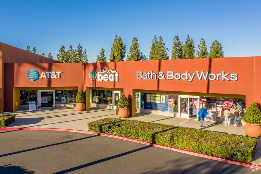 More Photos Of 2915-3011 El Camino Real, Tustin Unknown For Lease