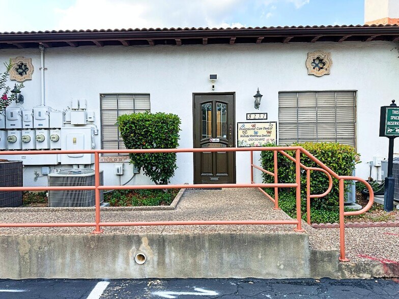 More Photos Of 8237 Fredericksburg Rd, San Antonio Medical For Sale