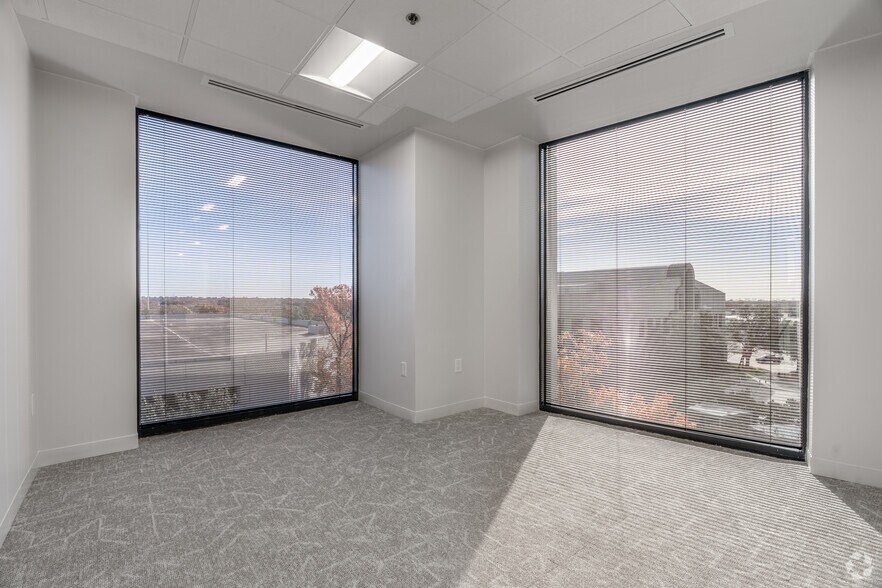 More Photos Of 17304 Preston Rd, Dallas Unknown For Lease