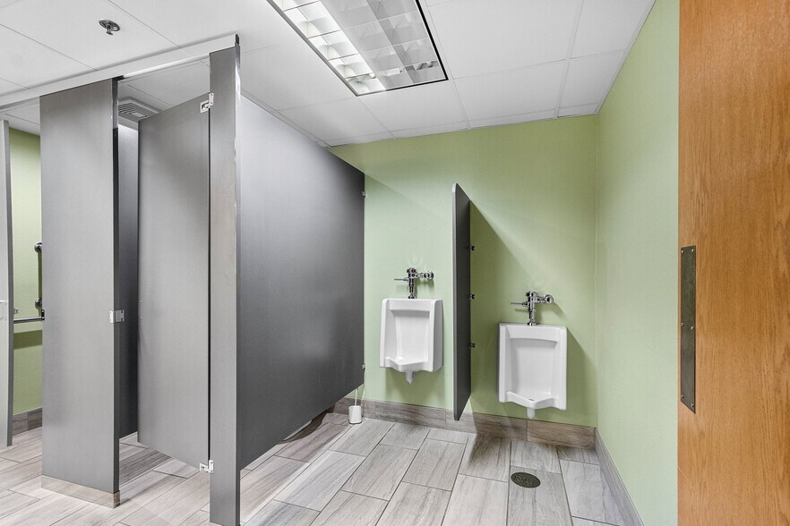 More Photos Of 2980 Walker Dr, Green Bay Office For Sale