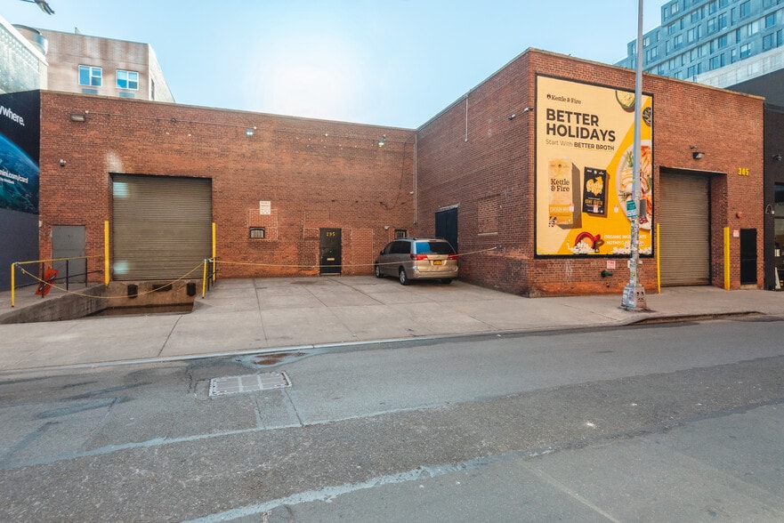 Primary Photo Of 305 Kent Ave, Brooklyn Warehouse For Lease