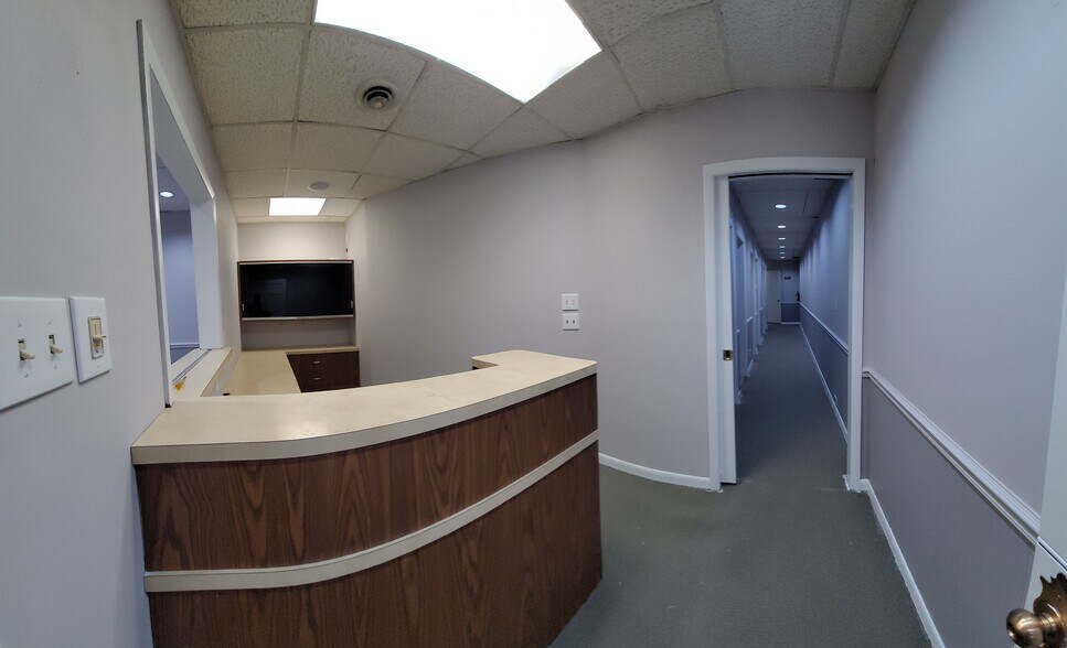 More Photos Of 7712 & 7716 W North Avenue, Elmwood Park Storefront Retail Office For Lease