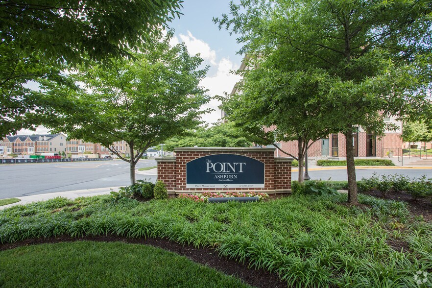 More Photos Of Mooreview Pky @ Loudoun County Pky, Ashburn Unknown For Lease