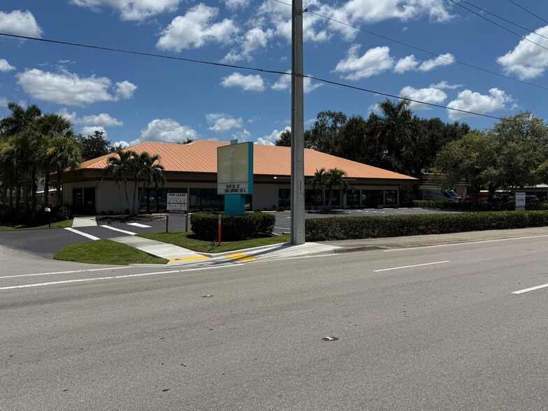 More Photos Of 1115 Airport Pulling Rd, Naples Freestanding For Lease