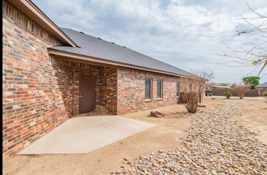 More Photos Of 13037 Quaker Ave, Lubbock Office For Sale