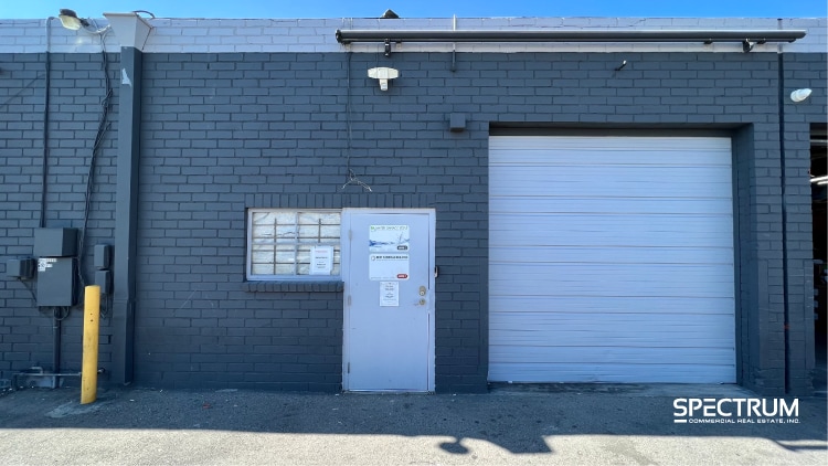 More Photos Of 15115 Califa St, Van Nuys Warehouse For Lease