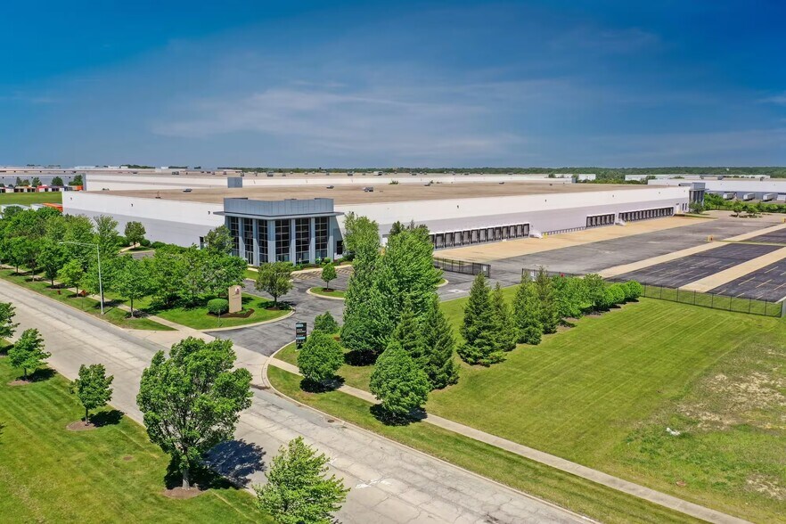 More Photos Of 2301 Ellis Ct, New Lenox Distribution For Lease