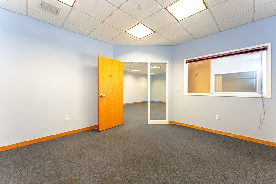 More Photos Of 131 Leeder Hill Dr, Hamden Warehouse For Sale