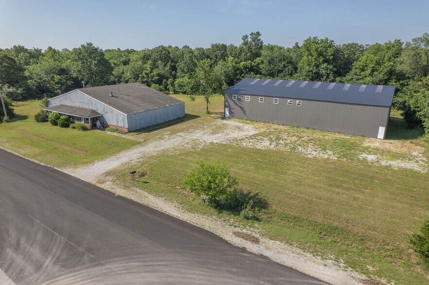 More Photos Of 841 Frances Ave, Neosho Flex For Sale