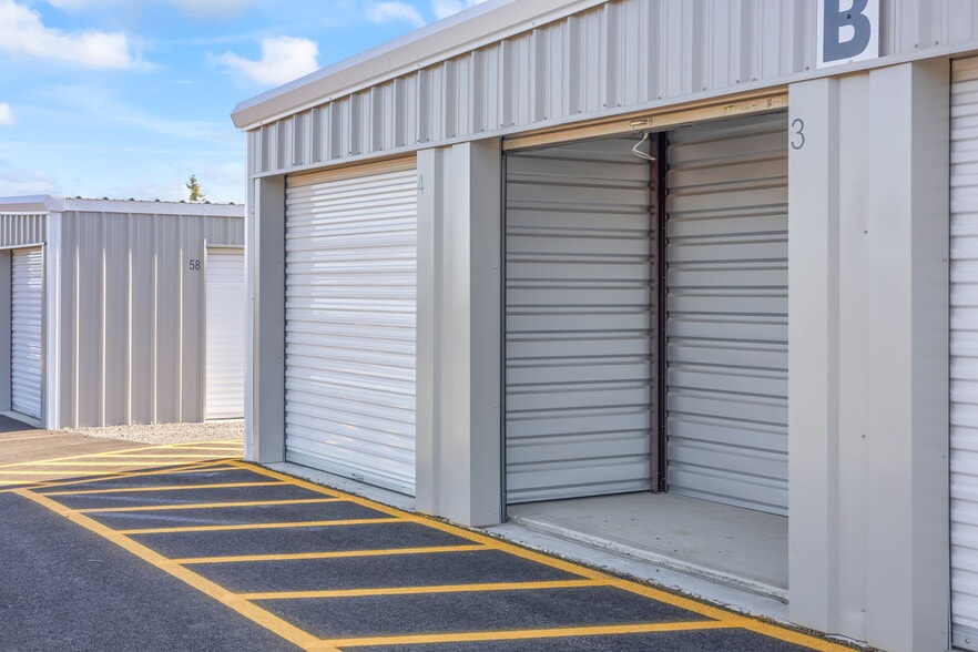 More Photos Of 1451 Olive st, Madras Self Storage For Sale