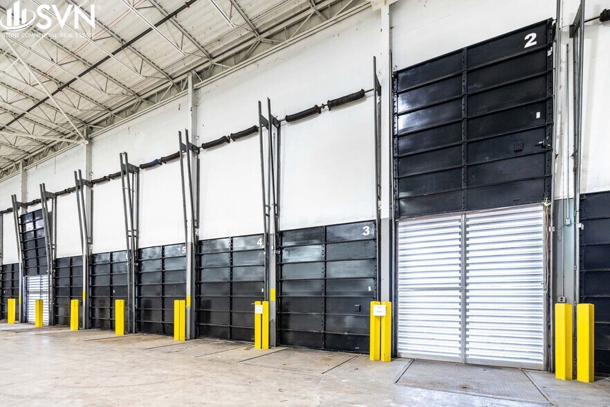 More Photos Of 2450 Palumbo Dr, Lexington Warehouse For Lease