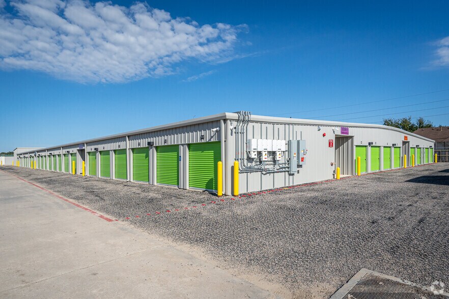 More Photos Of 15500 Voss Rd, Sugar Land Unknown For Sale