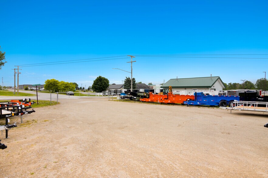 More Photos Of 981 Blue Star Dr, Traverse City Auto Repair For Sale