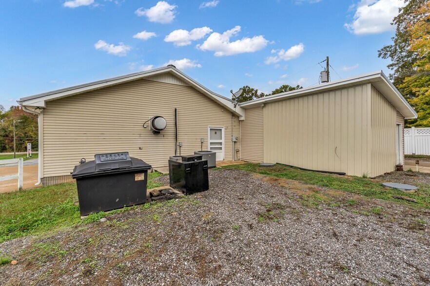 More Photos Of 4842 Highway 100, Lyles Restaurant For Lease