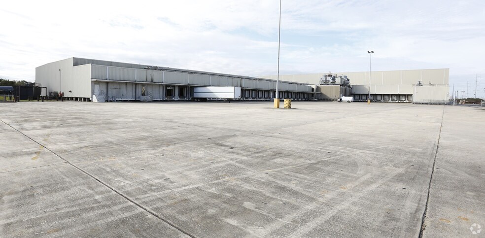 Primary Photo Of 10057 Airline Hwy, Saint Rose Distribution For Lease