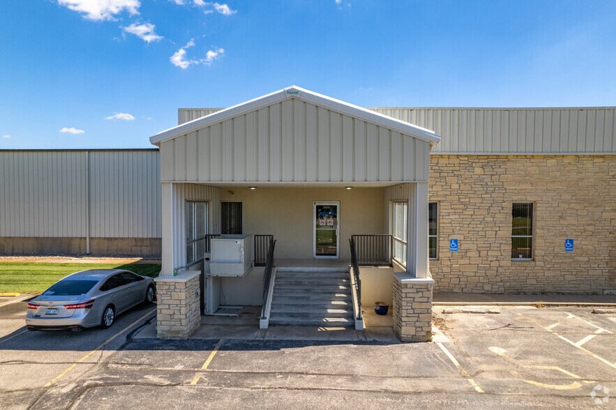 More Photos Of 2810 S West St, Wichita Manufacturing For Sale