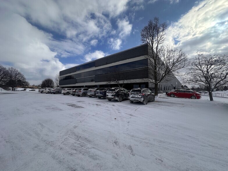 More Photos Of 4595 Broadmoor Ave SE, Grand Rapids Light Manufacturing For Lease