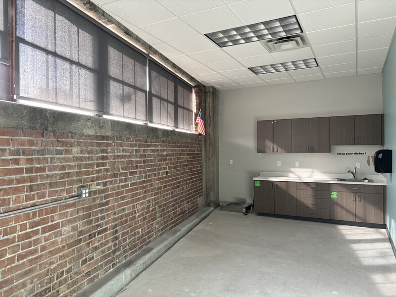 More Photos Of 221 S 400 W, Salt Lake City Freestanding For Lease