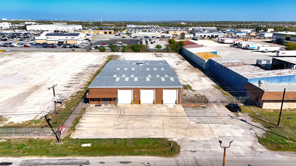 More Photos Of 5725 Dietrich Rd, San Antonio Service For Lease