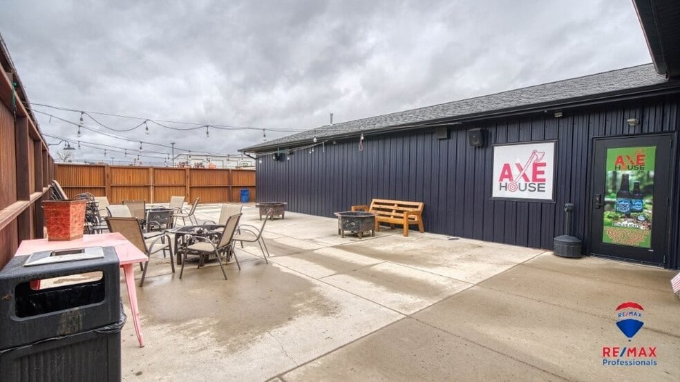More Photos Of 5201 S Douglas Hwy, Gillette Bar For Sale
