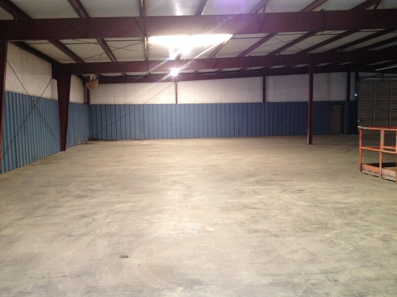 More Photos Of 207 Baltic Dr, Weber City Warehouse For Lease