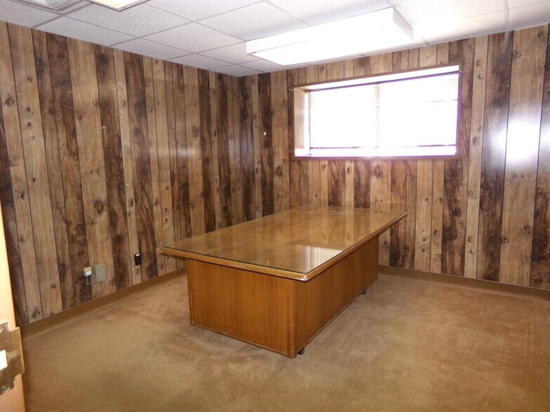 More Photos Of 1616 W 2nd St, Rock Springs Industrial For Lease