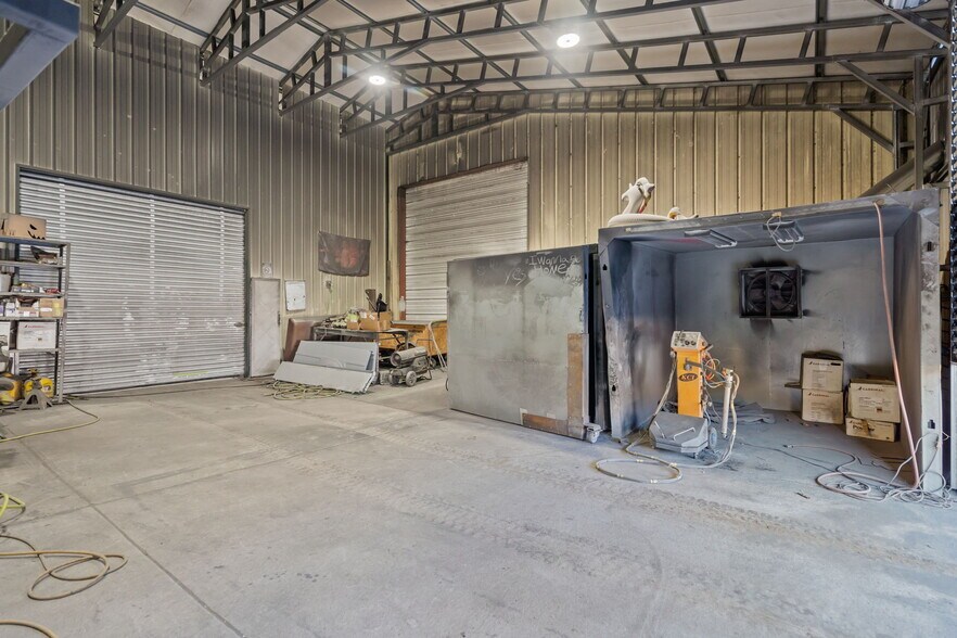 More Photos Of 4704 N College Rd, Castle Hayne Warehouse For Lease
