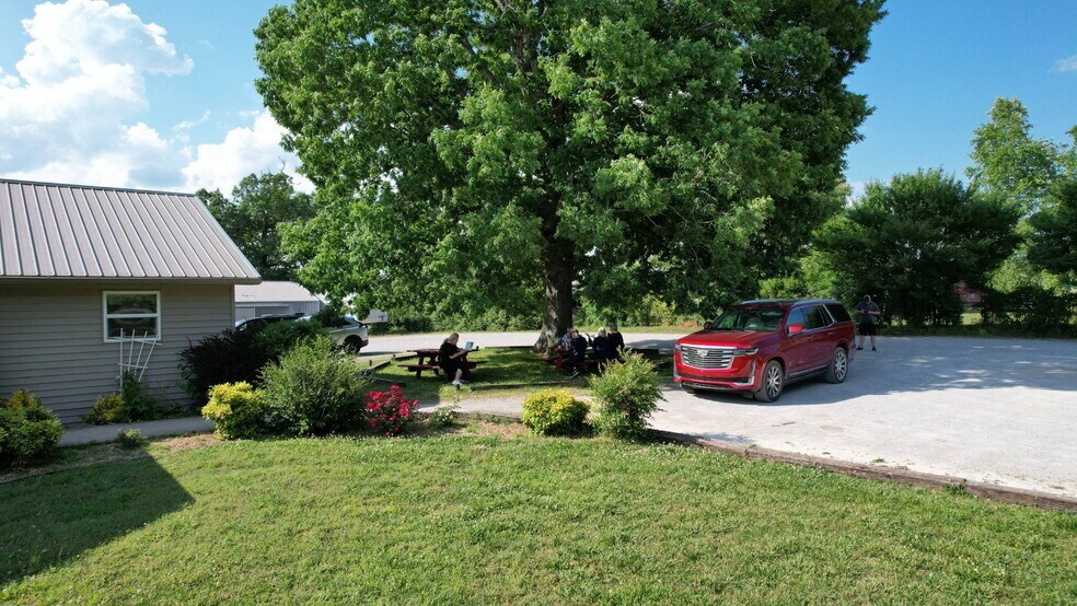 More Photos Of 3555 Summertown Hwy, Summertown General Retail For Sale