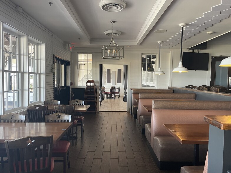 More Photos Of 905 E Gregory St, Pensacola Restaurant For Sale