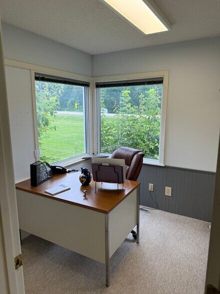 More Photos Of 106 N Shore Dr, Elysian Office For Sale