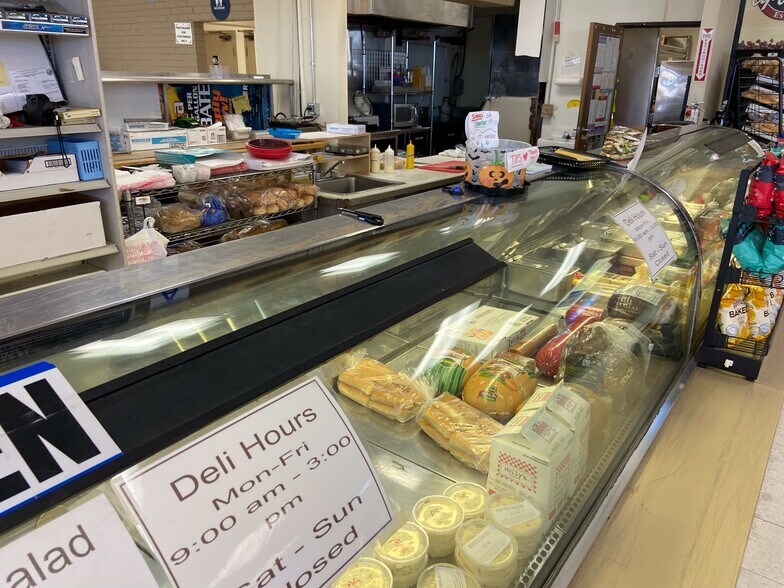 More Photos Of 16898 Sportsman St, Adelanto Service Station For Sale