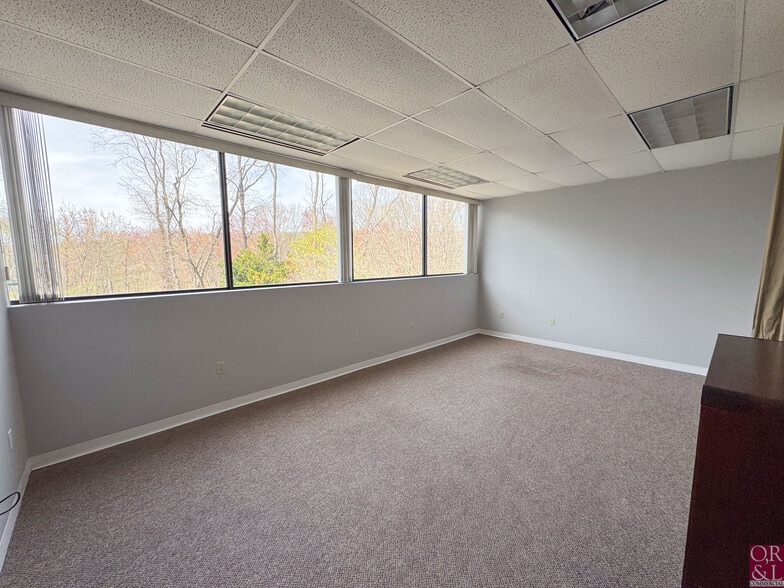 More Photos Of 72 Queen St, Southington Office For Lease