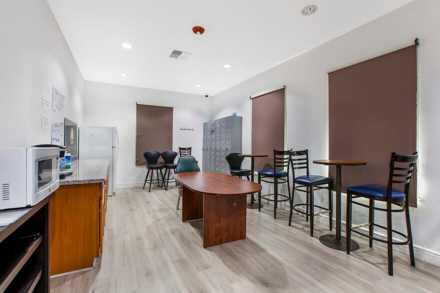 More Photos Of 11275 Folsom Blvd, Rancho Cordova Restaurant For Lease