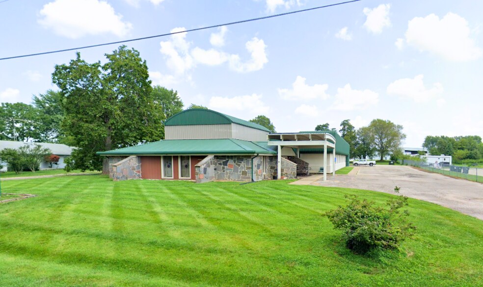 More Photos Of 111 Aiken St, Hope Light Distribution For Lease