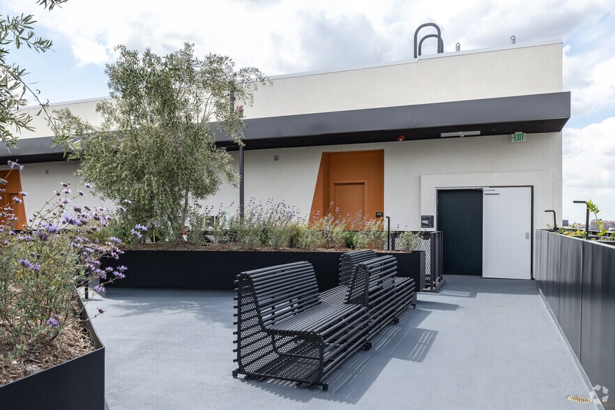 More Photos Of 107 S Hewitt St, Los Angeles Apartments For Lease