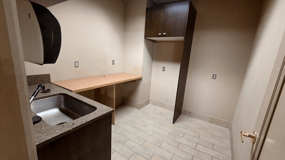 More Photos Of 816 Olive St, Saint Louis General Retail For Lease