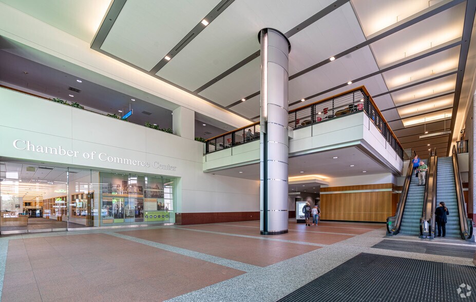 More Photos Of 401 Robert St N, Saint Paul Office For Lease