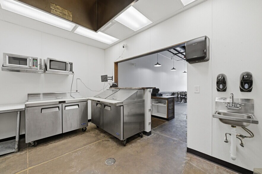 More Photos Of 98-118 Front St, Berea Dormitory For Lease