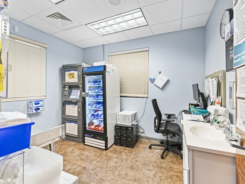 More Photos Of 1503 Buenos Aires Blvd, The Villages Medical For Lease