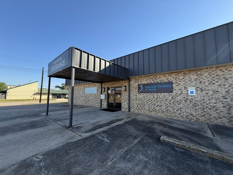 Primary Photo Of 3385 Fannin St, Beaumont General Retail For Lease