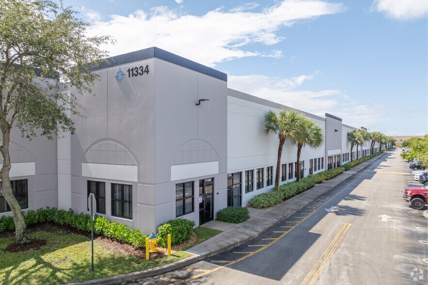 More Photos Of 11341-11491 Interchange Cir S, Miramar Distribution For Lease